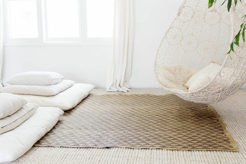 Handgewebter Teppich Weiß Dreieck – 180 x 150 cm